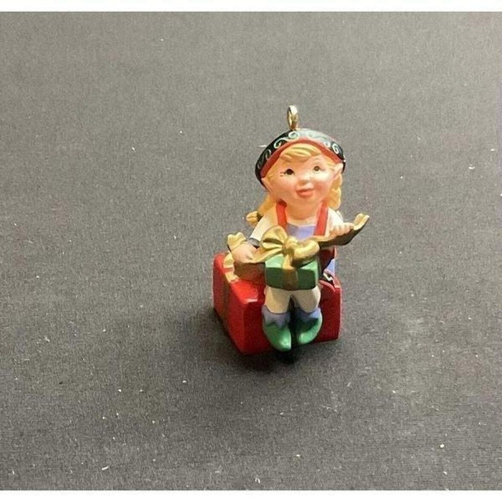 Hallmark 2002 Curius The Elf Collectors Club Ornament